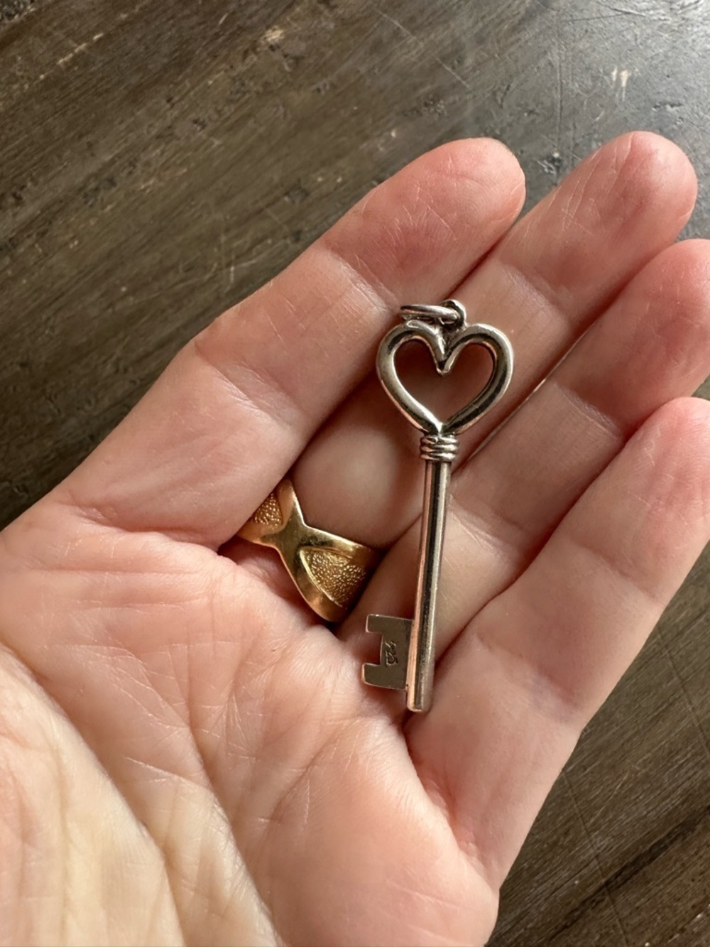 VYG Sterling Silver Heart Key Pendant Charm - Picture 3 of 4